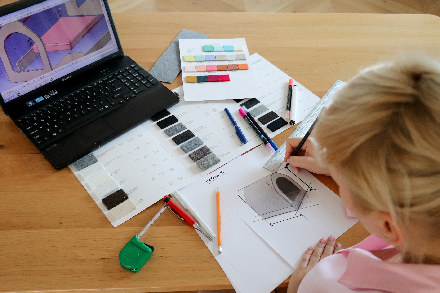 Designing CalmiPod – early sketches, material samples and 3D modeling process